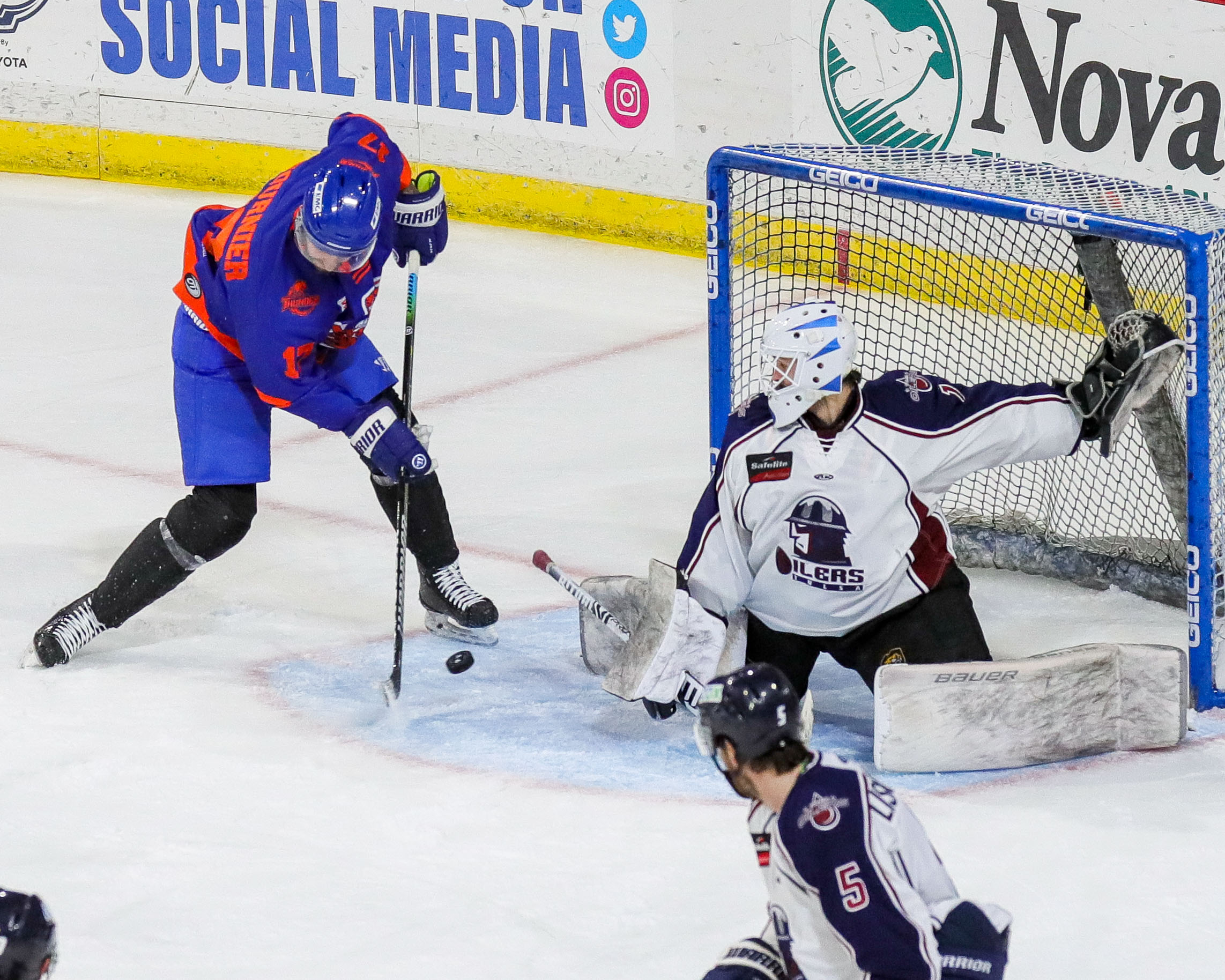 Fournier, Stinil Each Score Pair in Thunder Victory